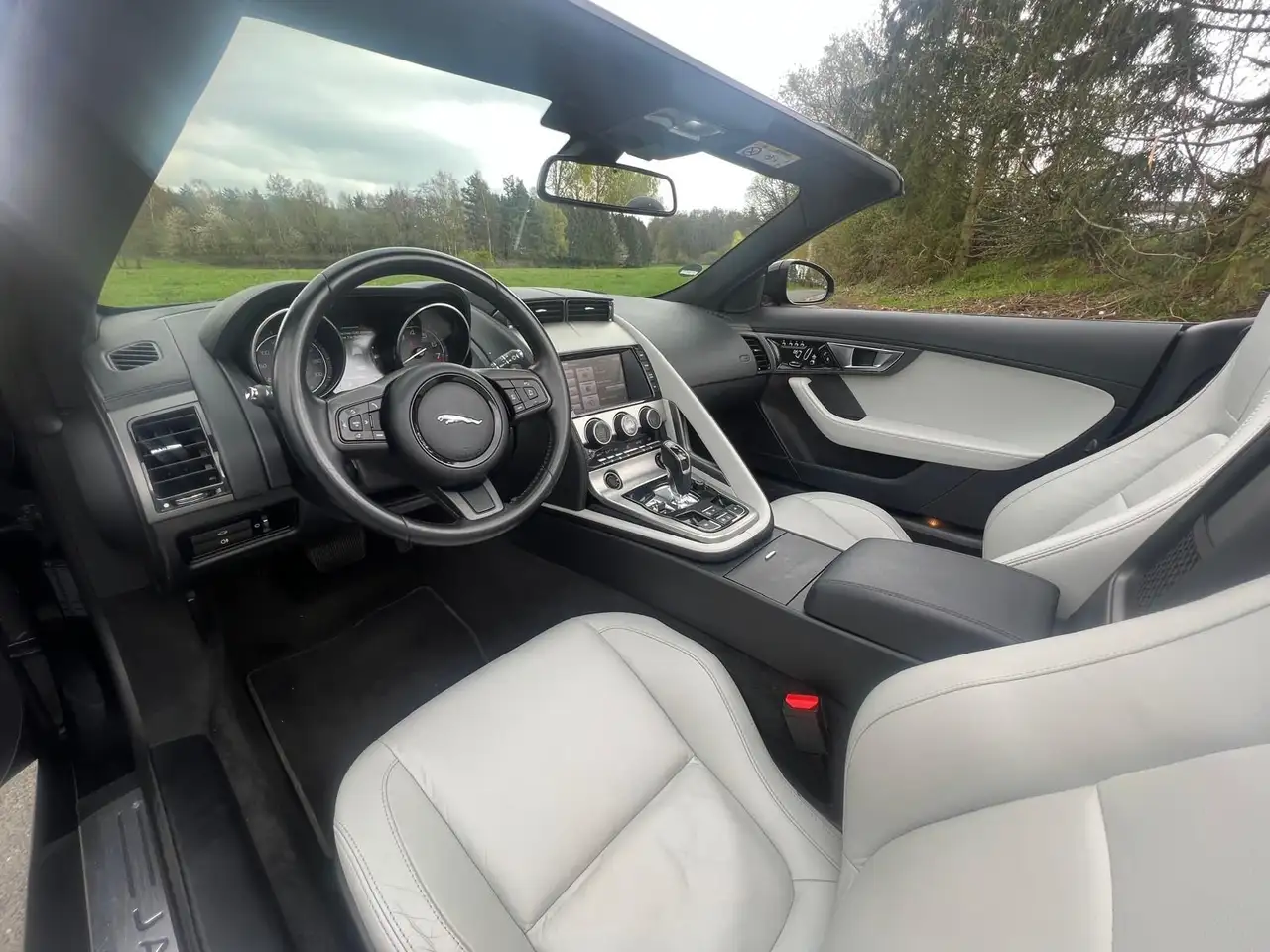JAGUAR F-TYPE CABRIOLET COMPRESSEUR - 340 ch - CAMÉRA D'AIDE AU STATIONNEMENT - SELLERIE CUIR