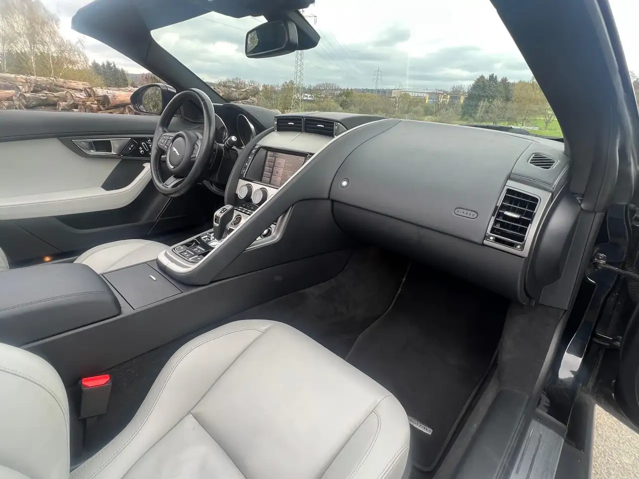 JAGUAR F-TYPE CABRIOLET COMPRESSEUR - 340 ch - CAMÉRA D'AIDE AU STATIONNEMENT - SELLERIE CUIR