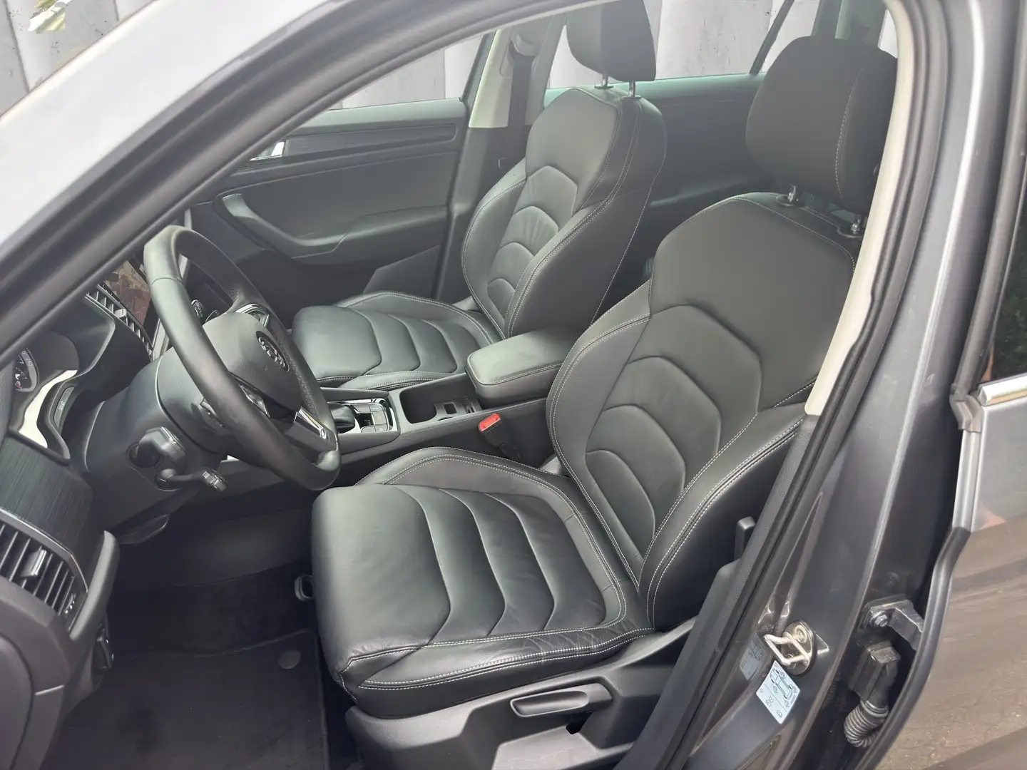 Skoda Kodiaq 2.0 TSI Soleil 4x4 | OPF | RES-RAD Grijs - 2