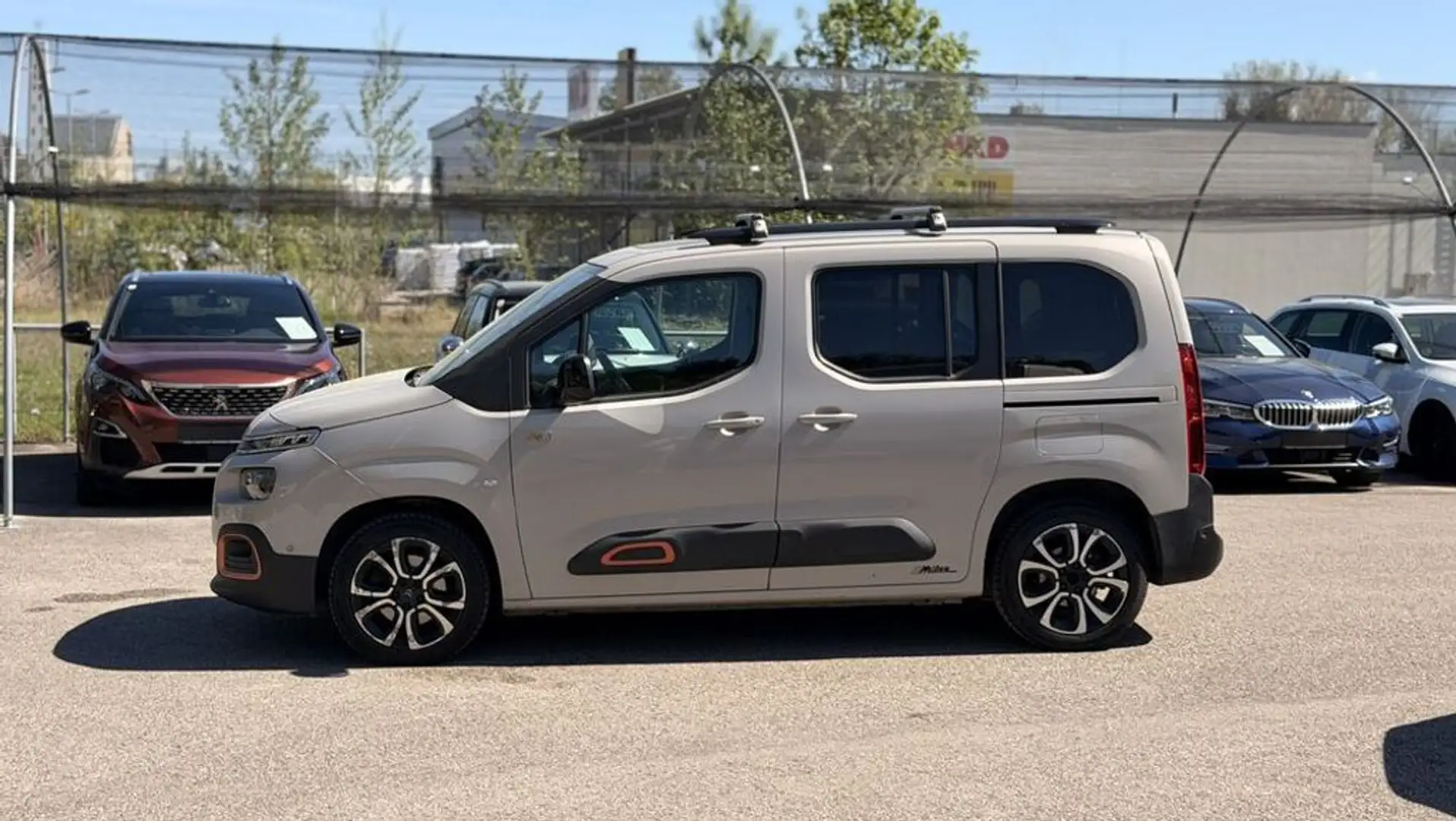 Citroen Berlingo Shine M XTR HD 130 **Panorama** Grau - 2