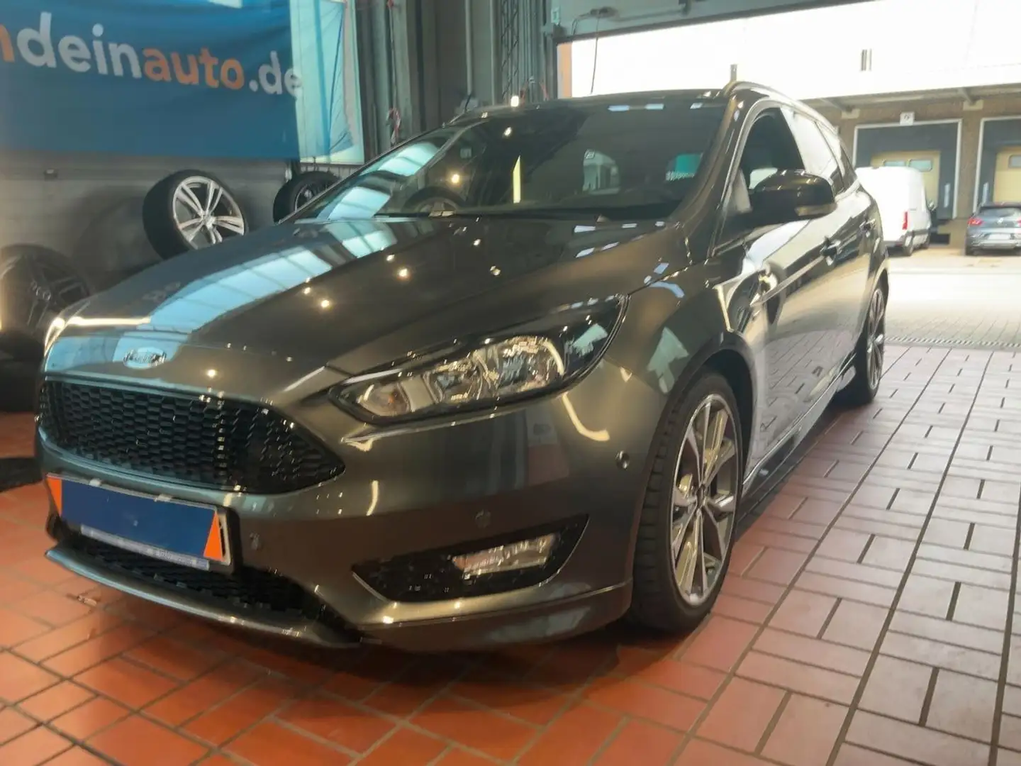 Ford Focus Turnier ST-Line ZAHNRIEM NEU/PDC/SHZ/AHK Gris - 1