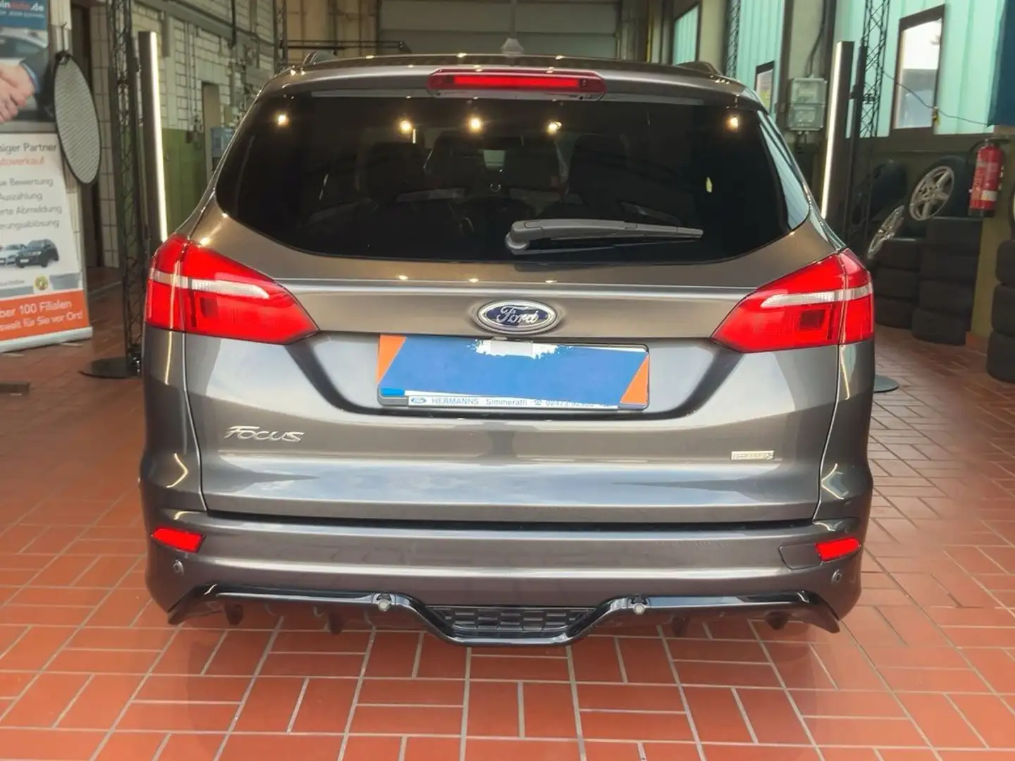 Ford Focus Turnier ST-Line ZAHNRIEM NEU/PDC/SHZ/AHK Gris - 2