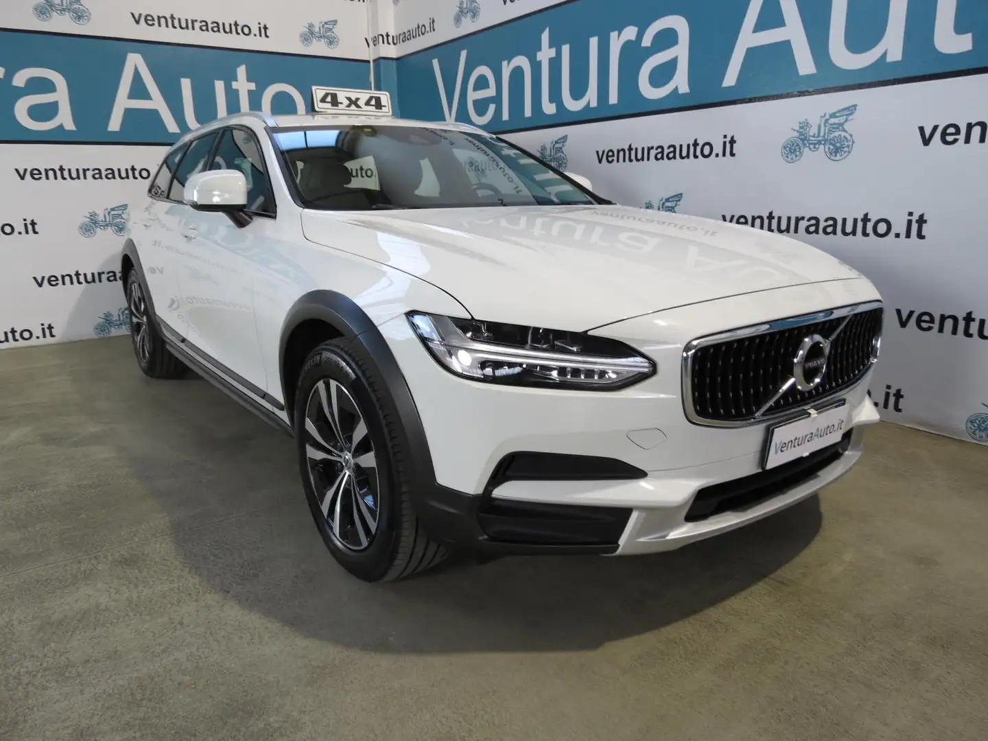 Volvo V90 Cross Country 2.0 D4 190 CV BUSINESS PLUS AWD GEARTRONIC Bianco - 1