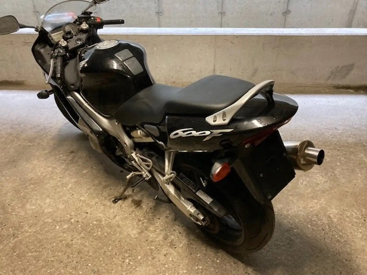 Honda CBR 600 Schwarz - 1