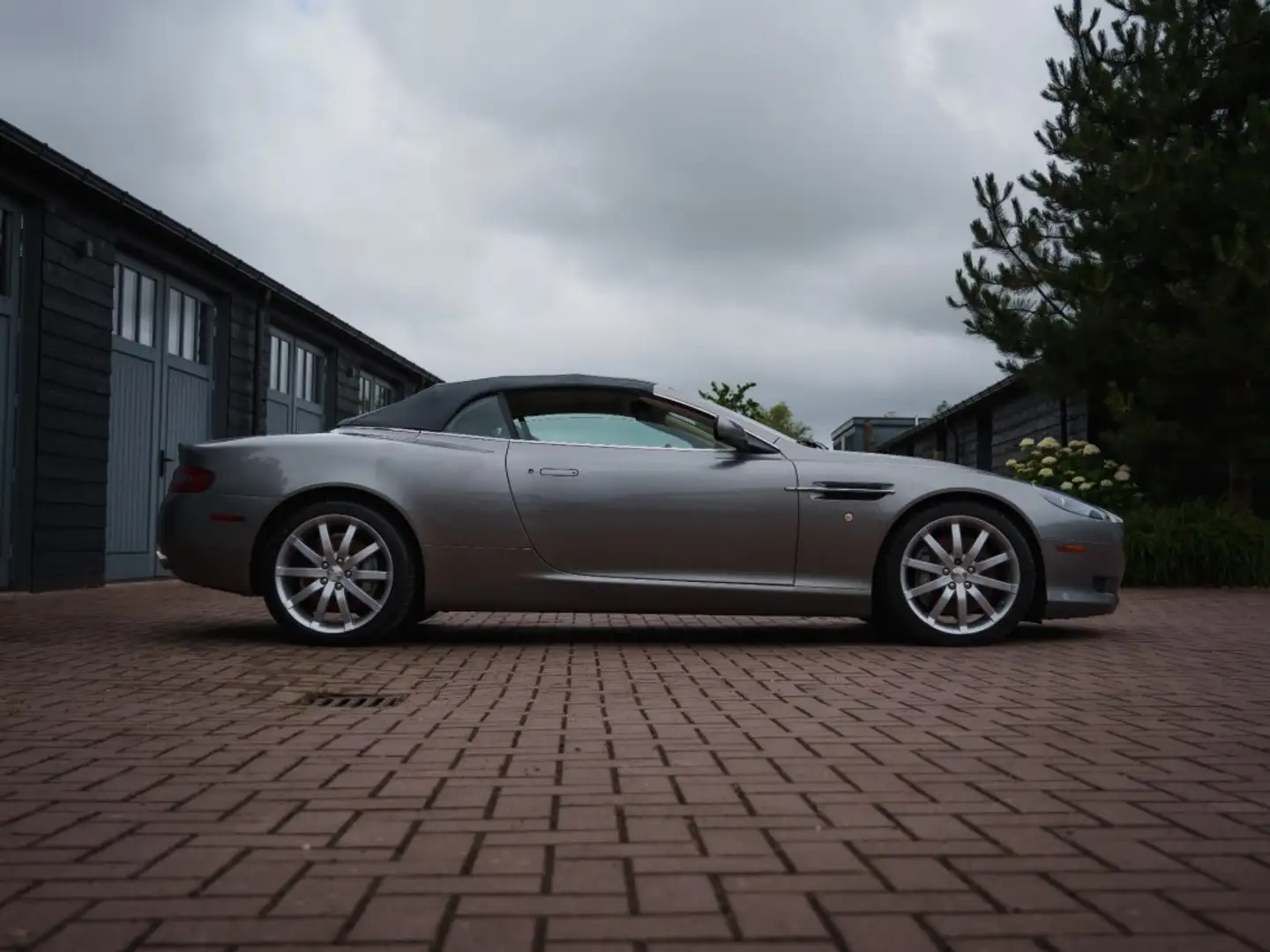Aston Martin DB9 Volante (Retail $189.000) Argent - 2