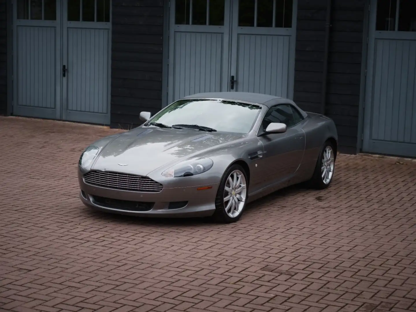 Aston Martin DB9 Volante (Retail $189.000) Argent - 1