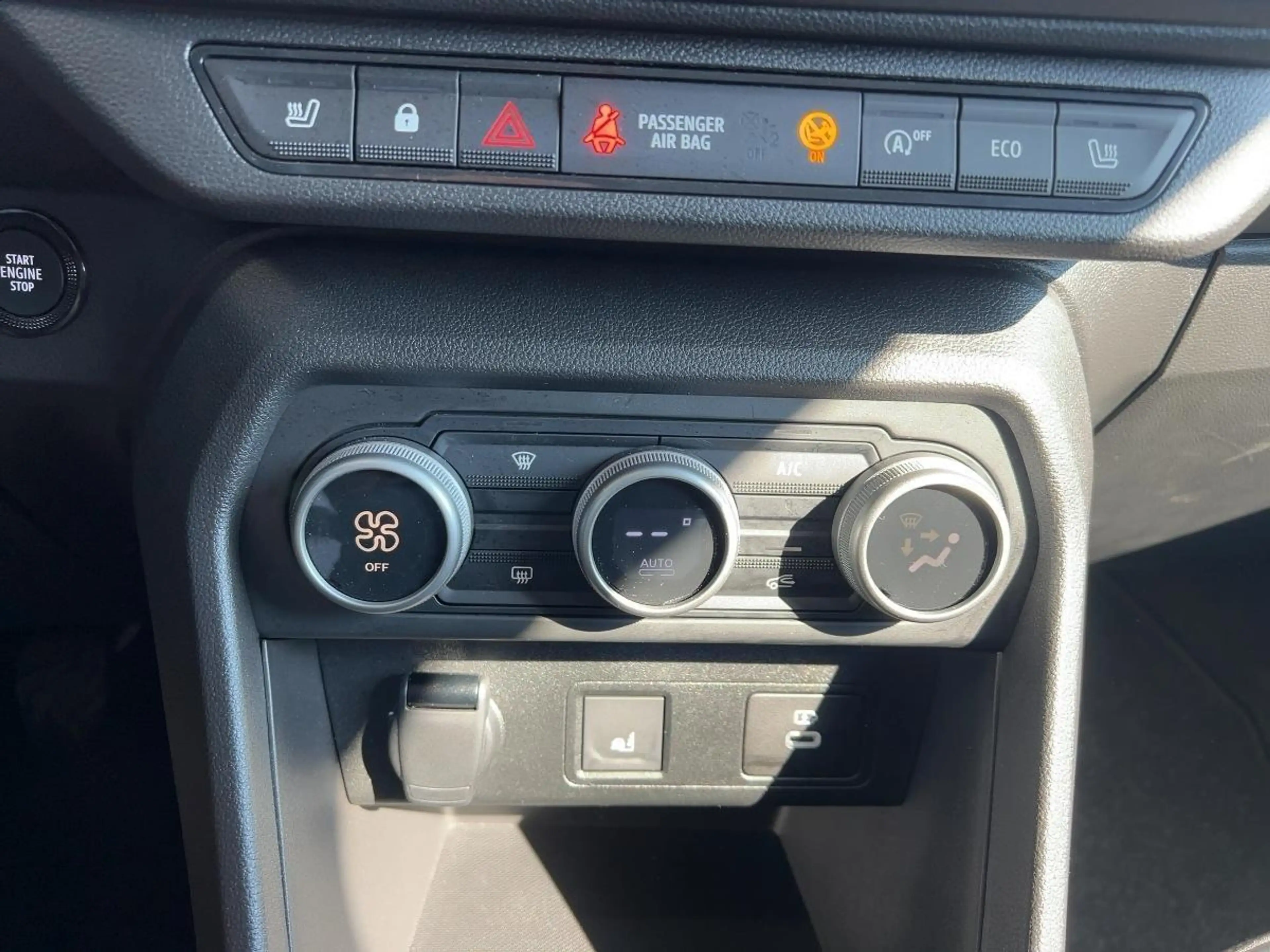 Dacia Jogger Extreme TCe 110 7-Sitzer SHZ PDC KLIMA ABS — photo 16
