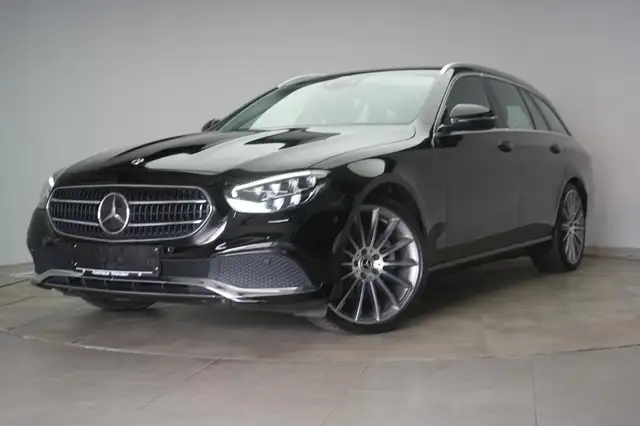 Mercedes-Benz E-Class view 3