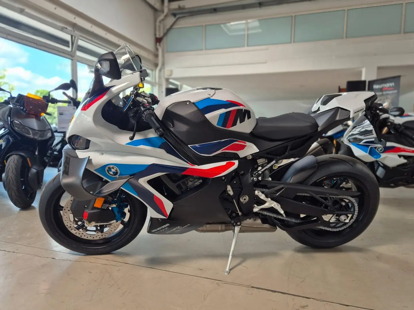 BMW M 1000 RR Modelljahr 2025 *sofort verfügbar* Weiß - 2