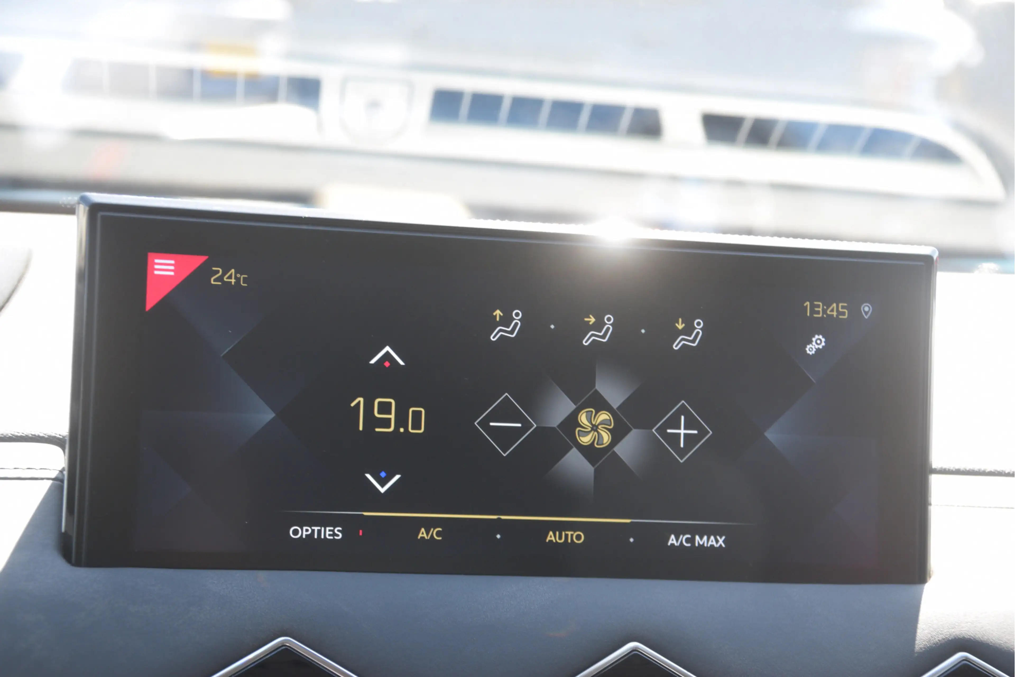 DS Automobiles DS 3 Crossback 1.2 PureTech La Premiere Carplay | LED | Camera | — photo 19