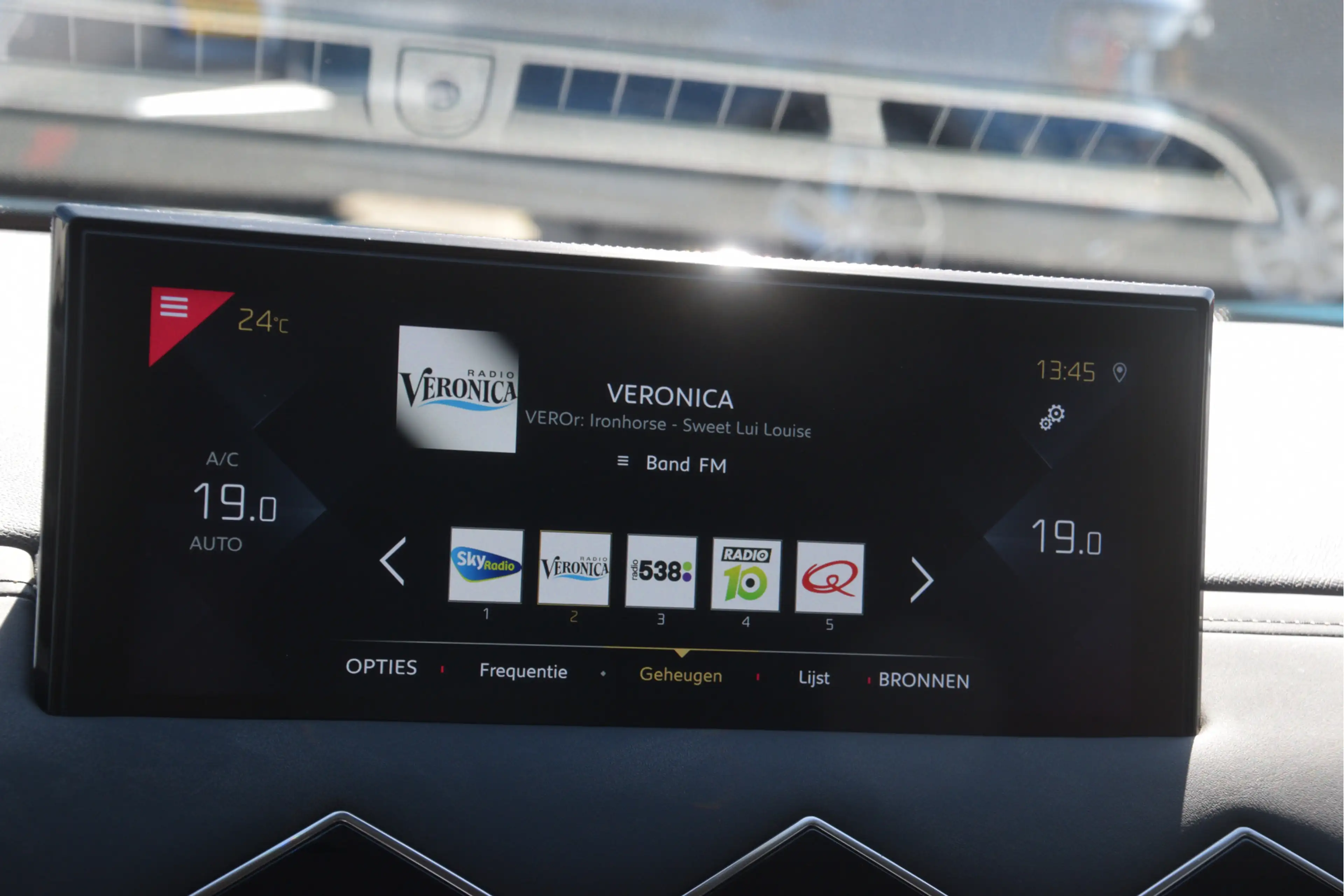 DS Automobiles DS 3 Crossback 1.2 PureTech La Premiere Carplay | LED | Camera | — photo 18