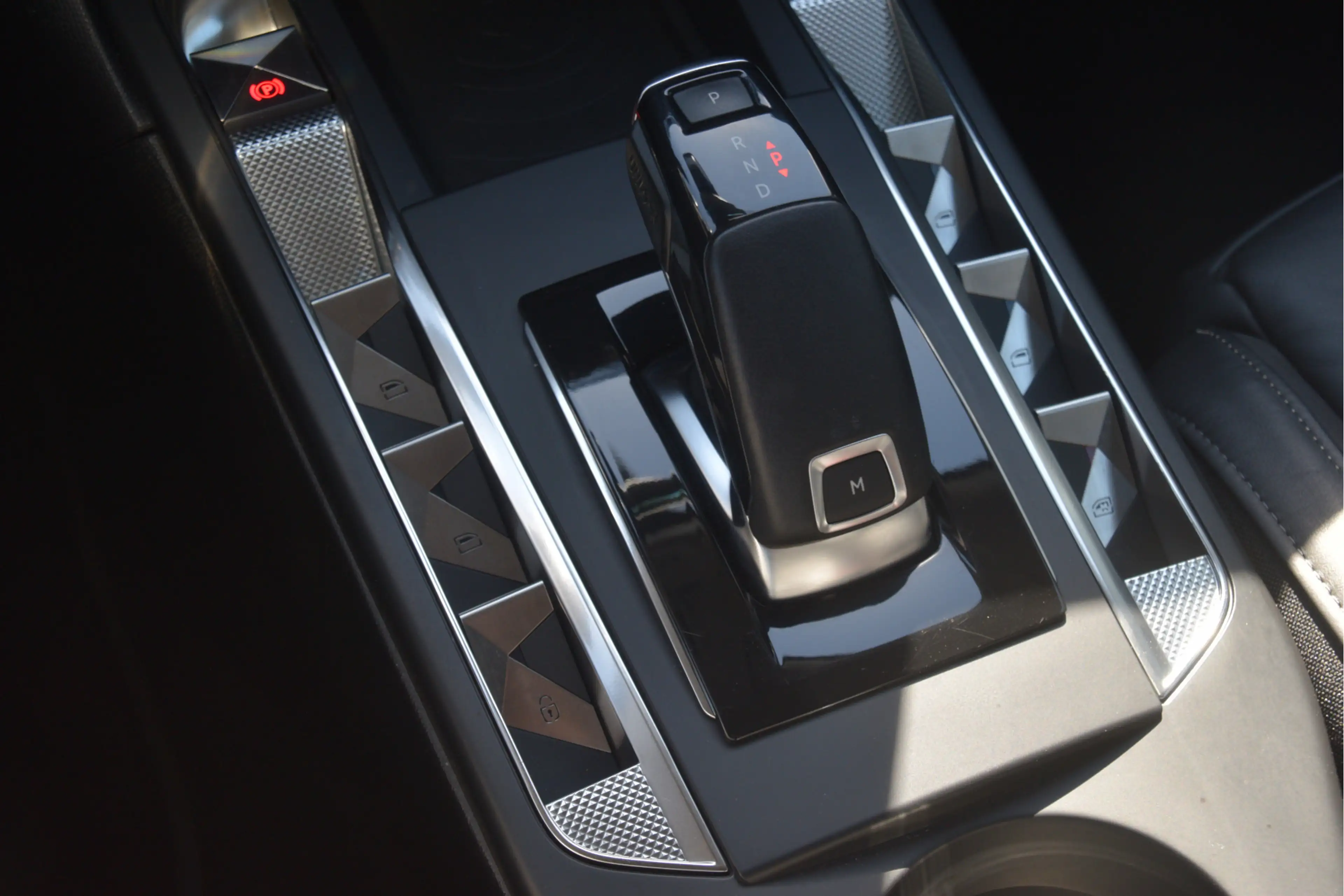 DS Automobiles DS 3 Crossback 1.2 PureTech La Premiere Carplay | LED | Camera | — photo 25