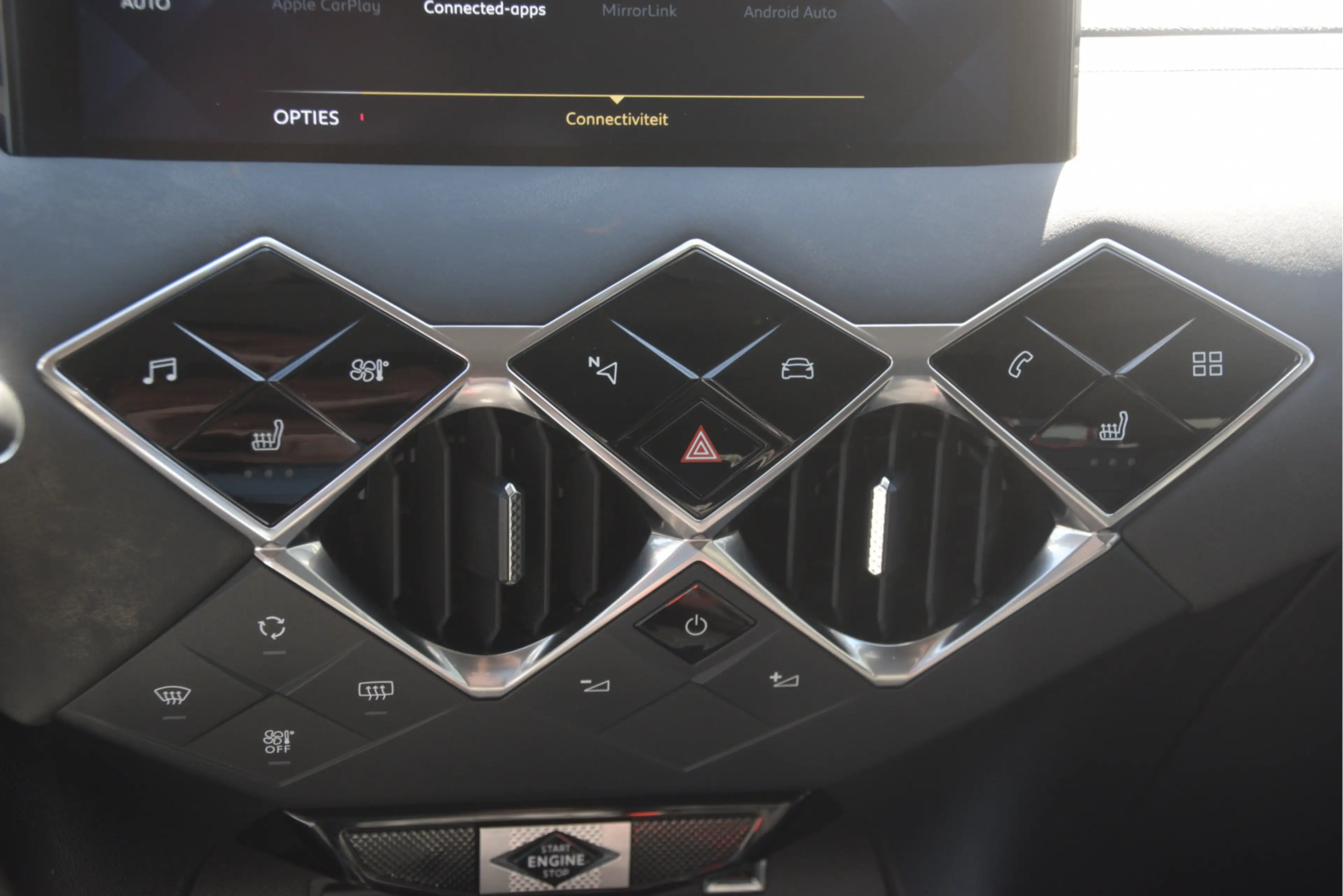 DS Automobiles DS 3 Crossback 1.2 PureTech La Premiere Carplay | LED | Camera | — photo 24