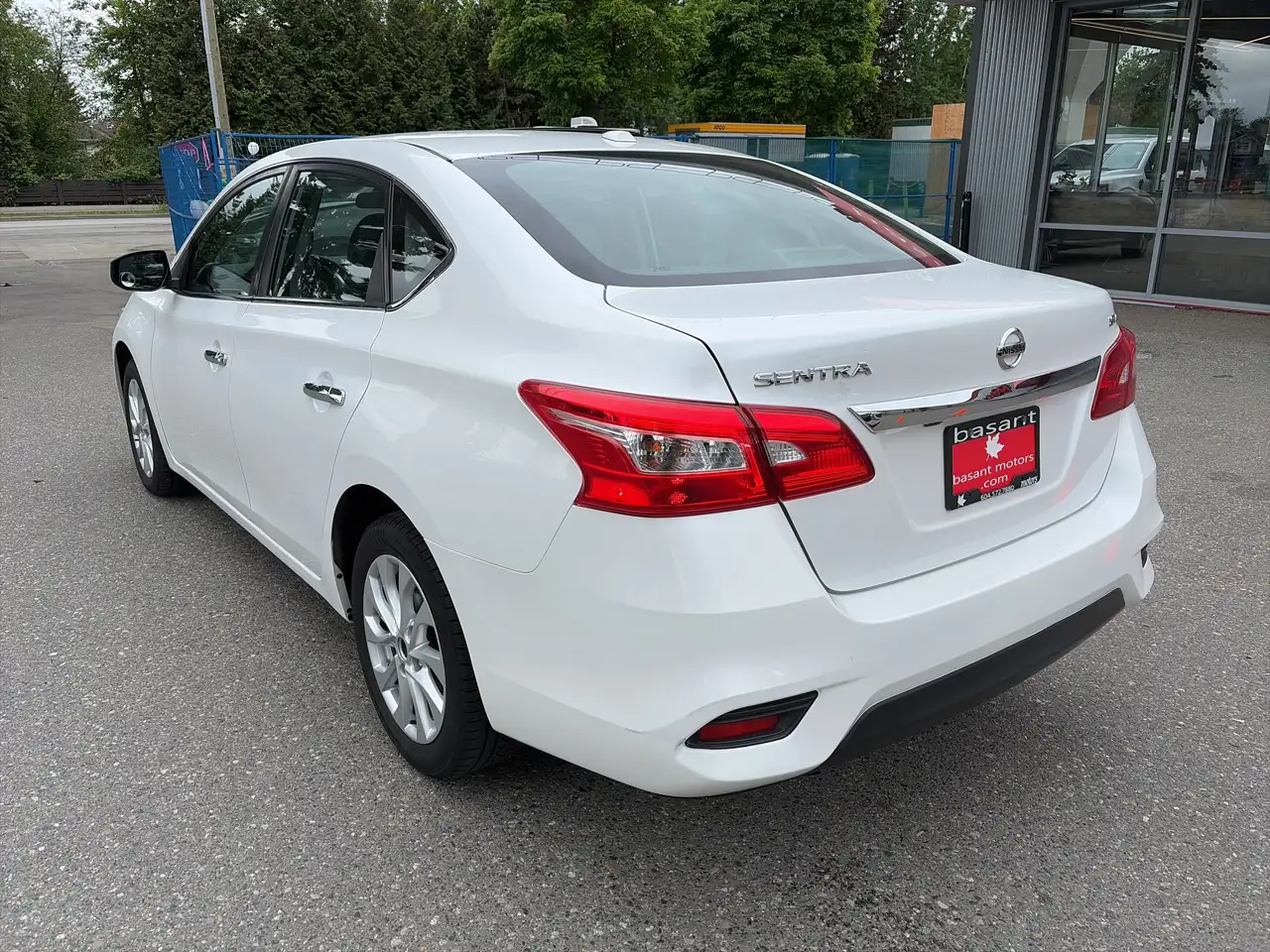 Nissan Sentra снимка Nissan Sentra