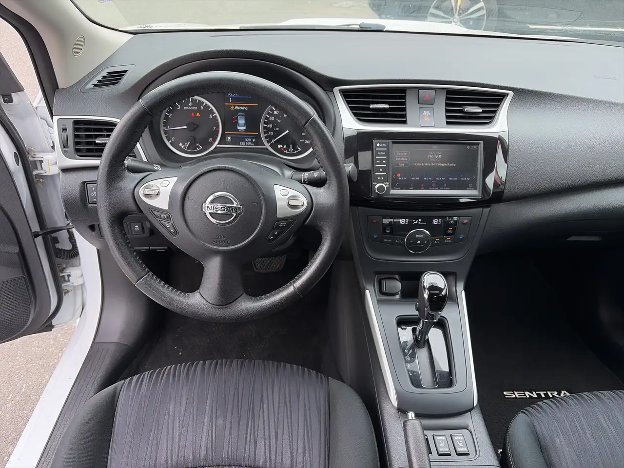 Nissan Sentra снимка Nissan Sentra
