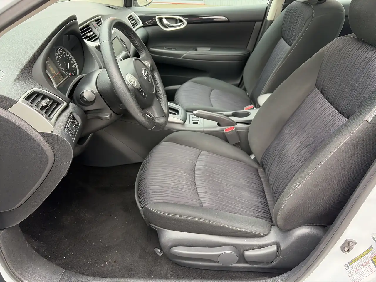 Nissan Sentra снимка Nissan Sentra