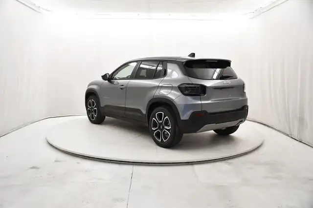 Jeep Avenger view 3