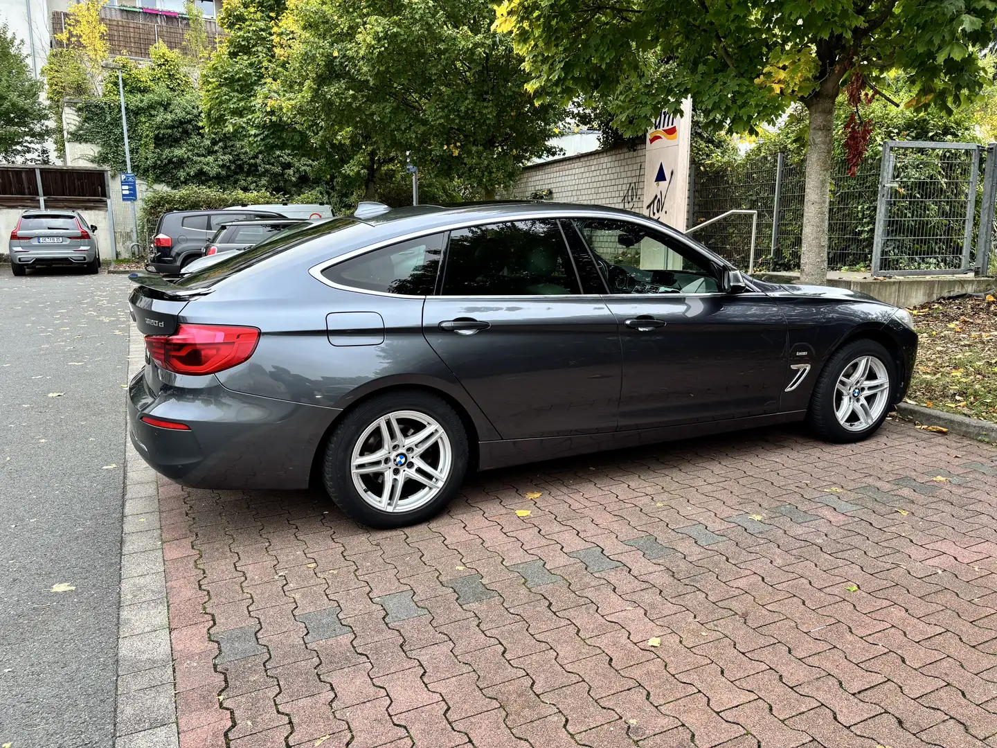 BMW 320 BMW GT320 d Luxury Line in top Zustand Grau - 2
