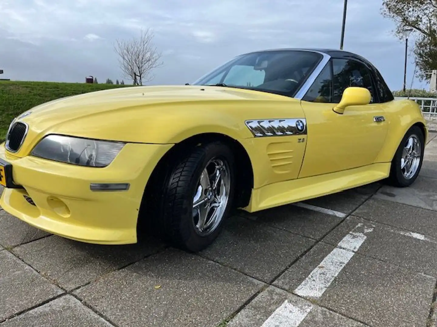BMW Z3 widebody 1.9 Jaune - 1