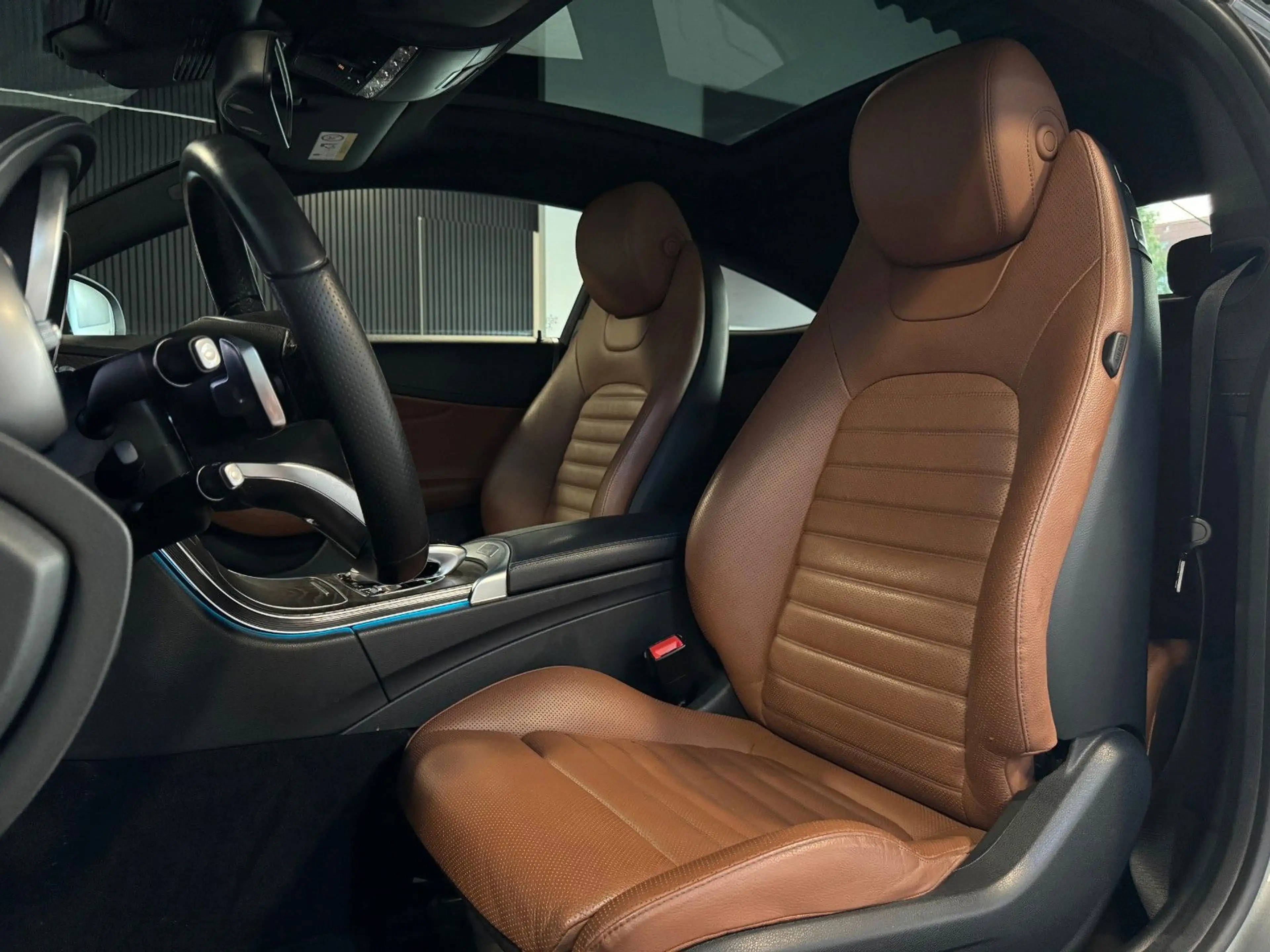 Mercedes-Benz C 250 d Coupe AMG-Paket/Pano+360°+Burmester+ACC — photo 15