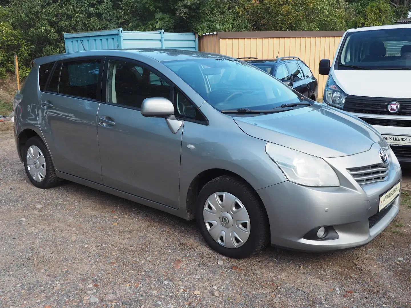 Toyota Verso 1.6l Valvematic Travel Silber - 1