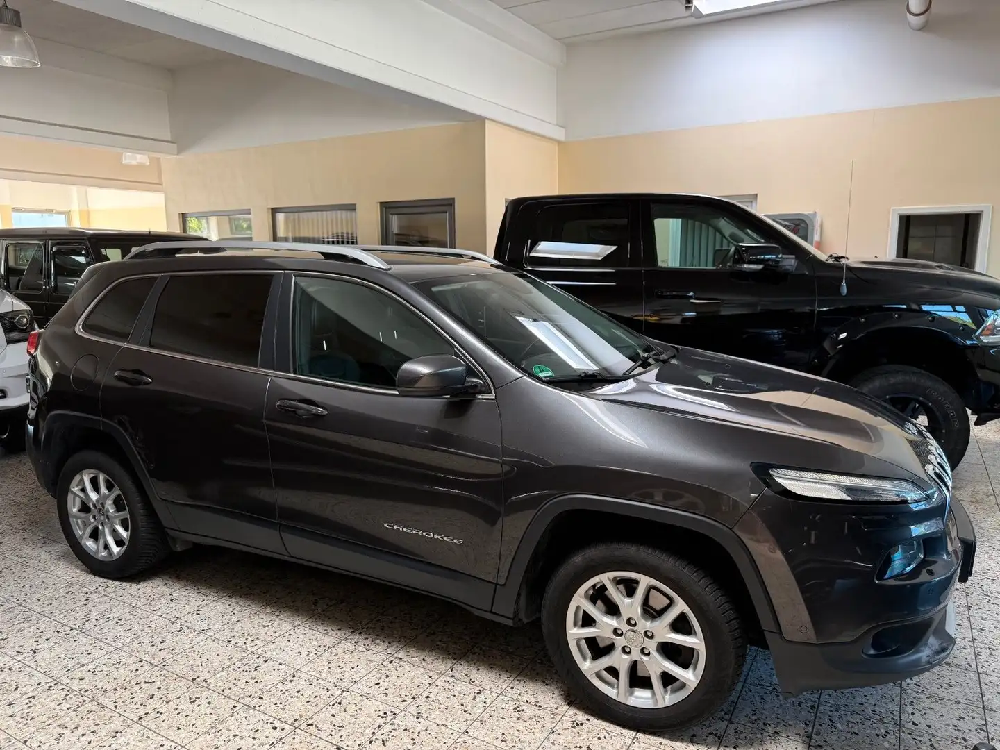 Jeep Cherokee Limited 4WD°AUTOMATIK° - 2