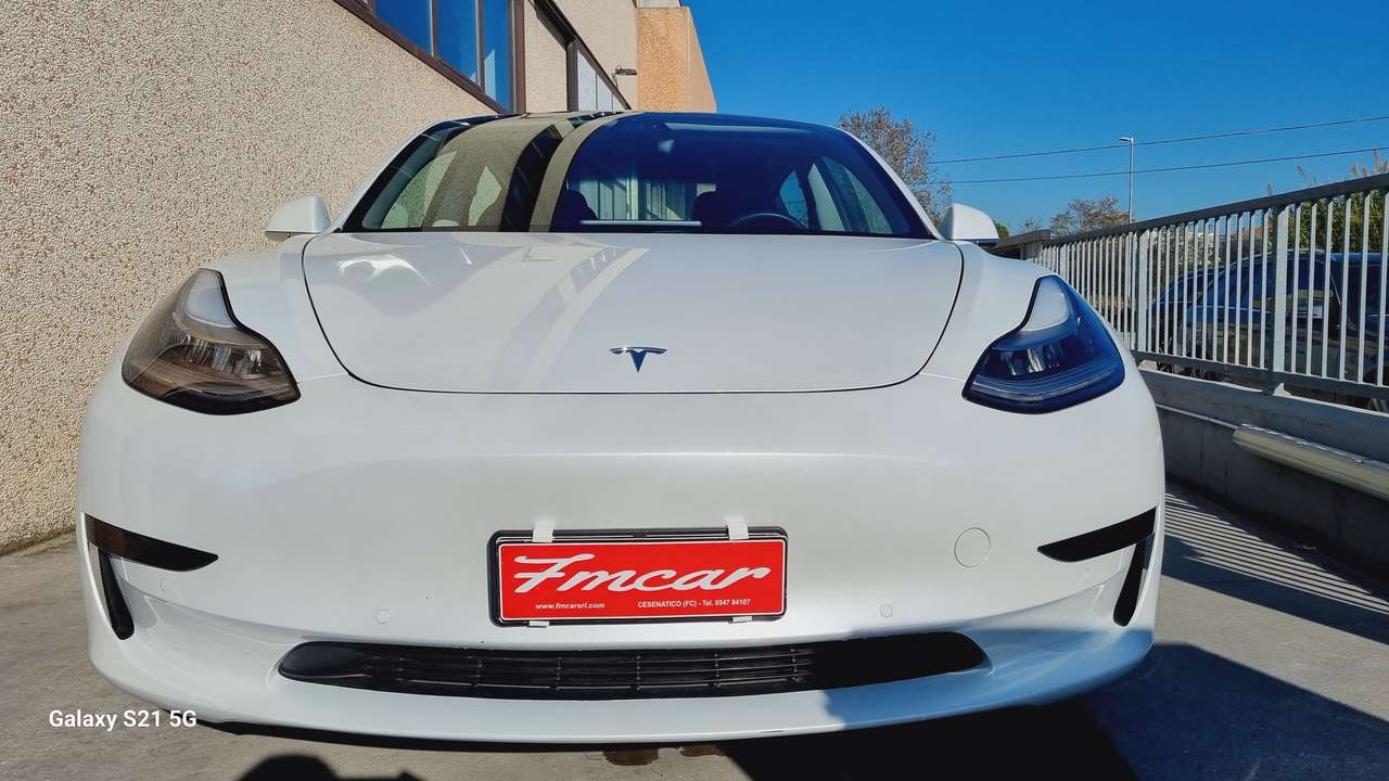 Tesla Model 3 SR + My 2021 rwd Guida autonoma