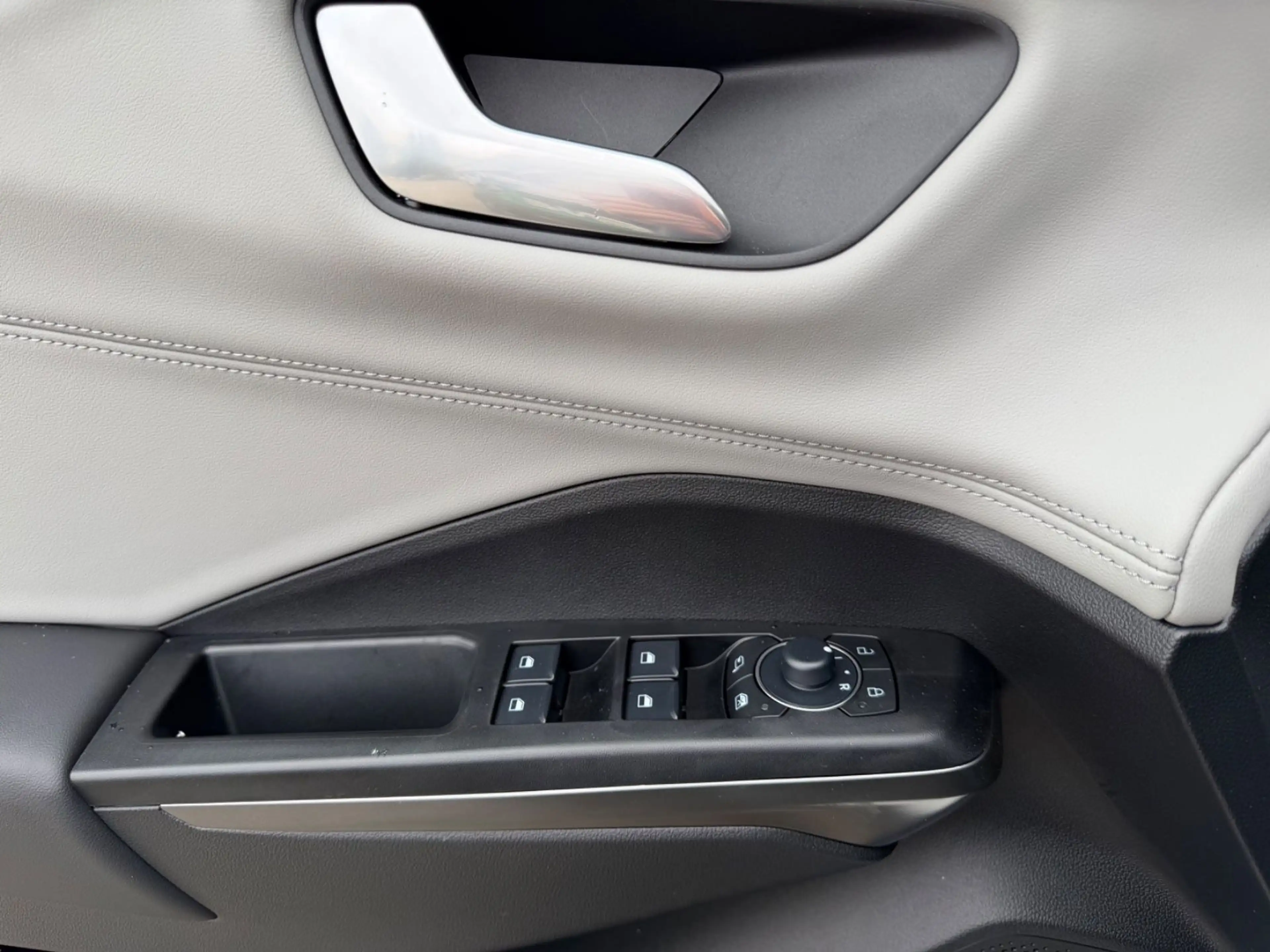Ford Puma Gen-E 43kWh 124KW Premium FWD — photo 17