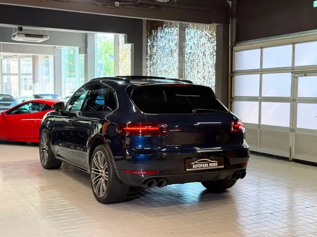 Porsche Macan view 5