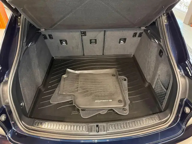 Porsche Macan view 21