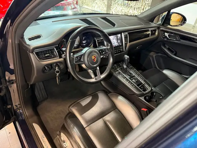 Porsche Macan view 11