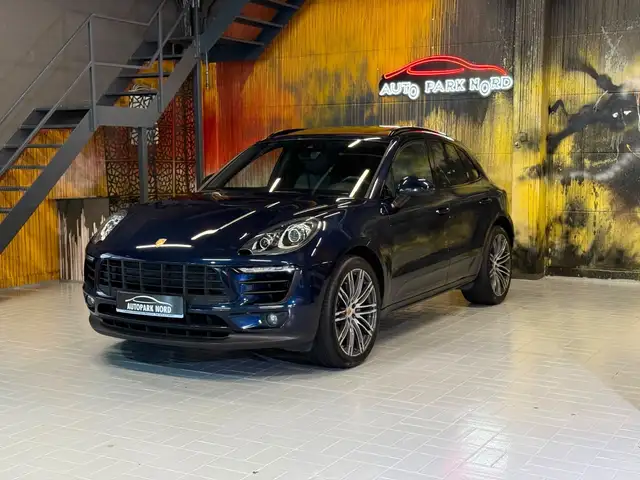 Porsche Macan view 3