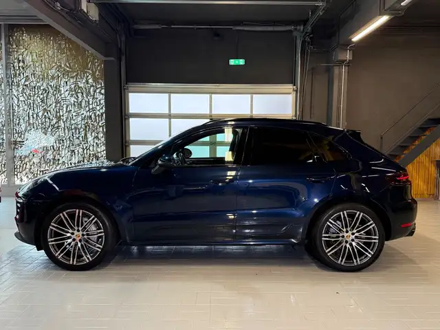 Porsche Macan view 4
