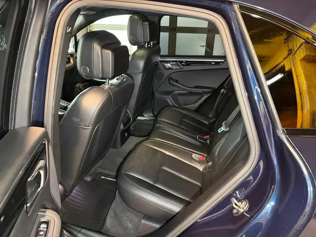 Porsche Macan view 16