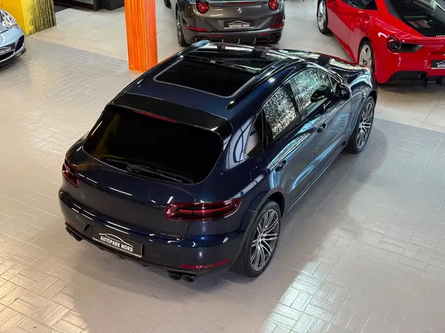 Porsche Macan view 9