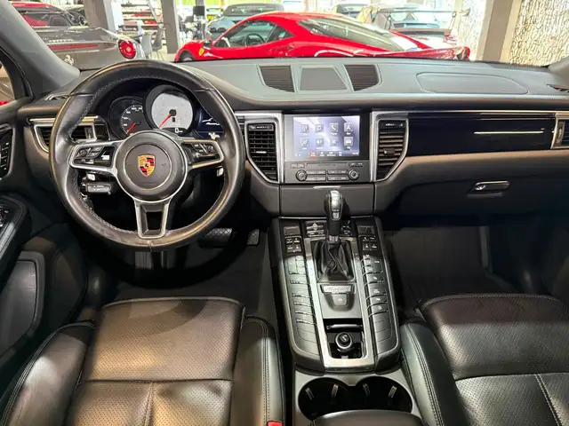 Porsche Macan view 10