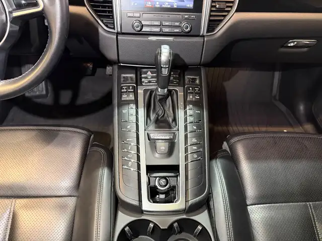 Porsche Macan view 14