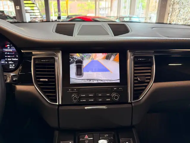 Porsche Macan view 13