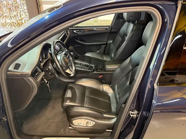 Porsche Macan view 15