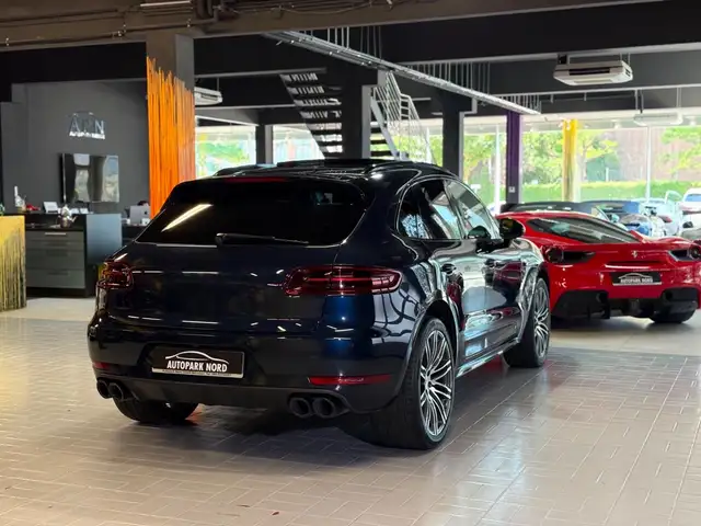 Porsche Macan view 7