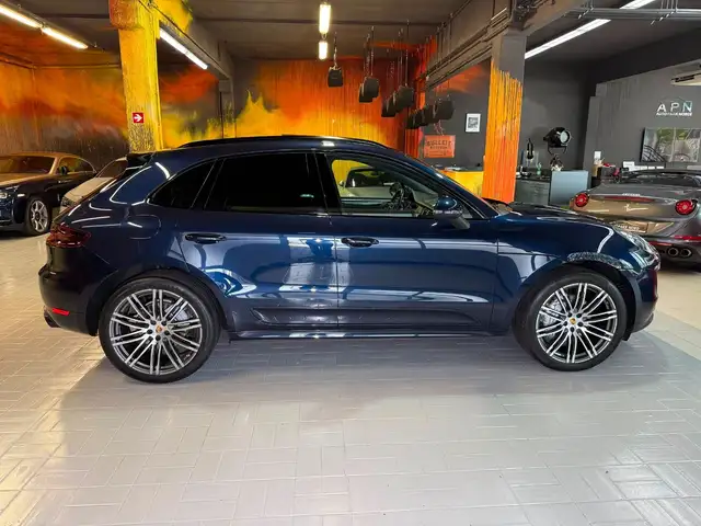 Porsche Macan view 8