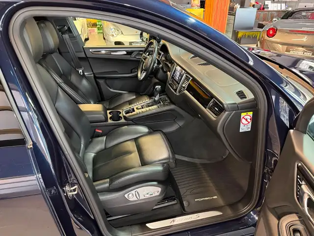 Porsche Macan view 18
