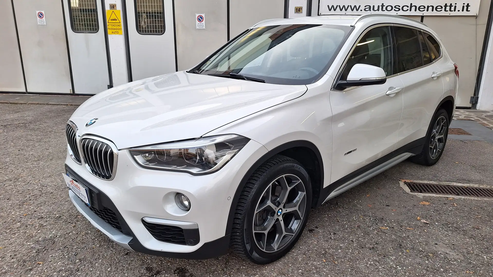 BMW X1 X1 F48 sdrive18i xLine 140cv auto 7m Weiß - 2