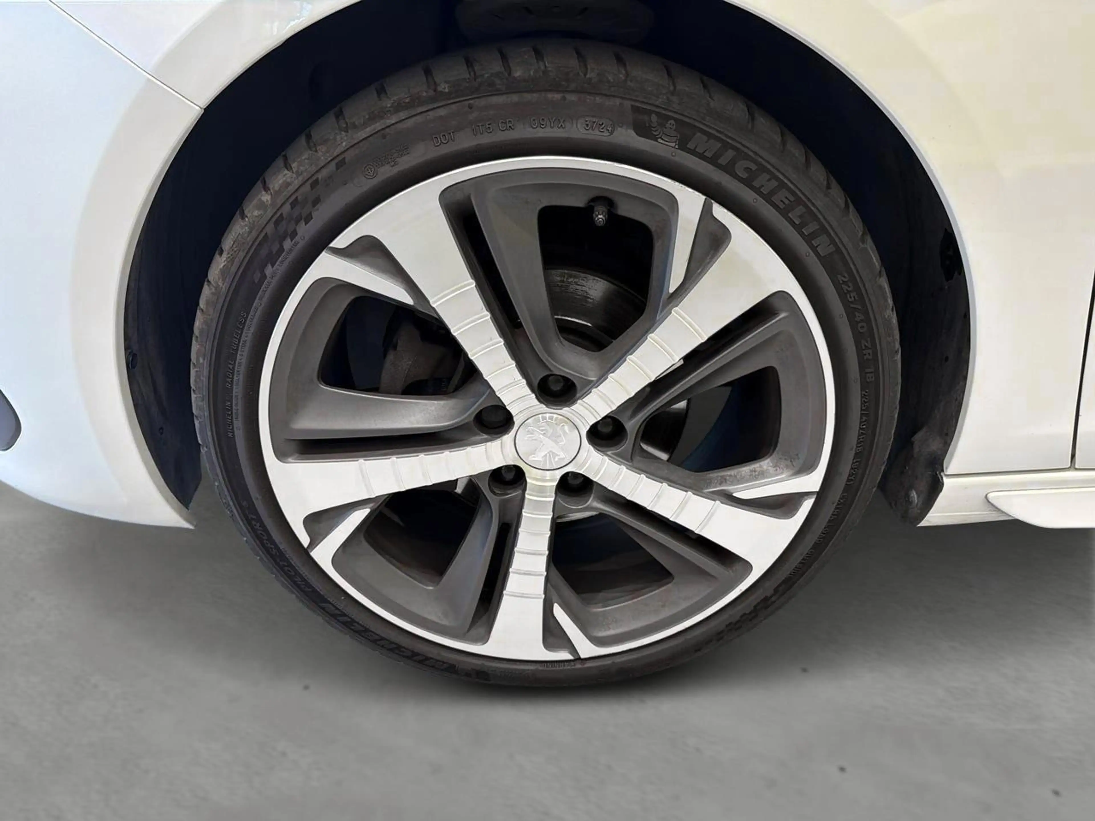 Peugeot 308 1.2 PureTech 96kW s/s Aut. GT Line — photo 6