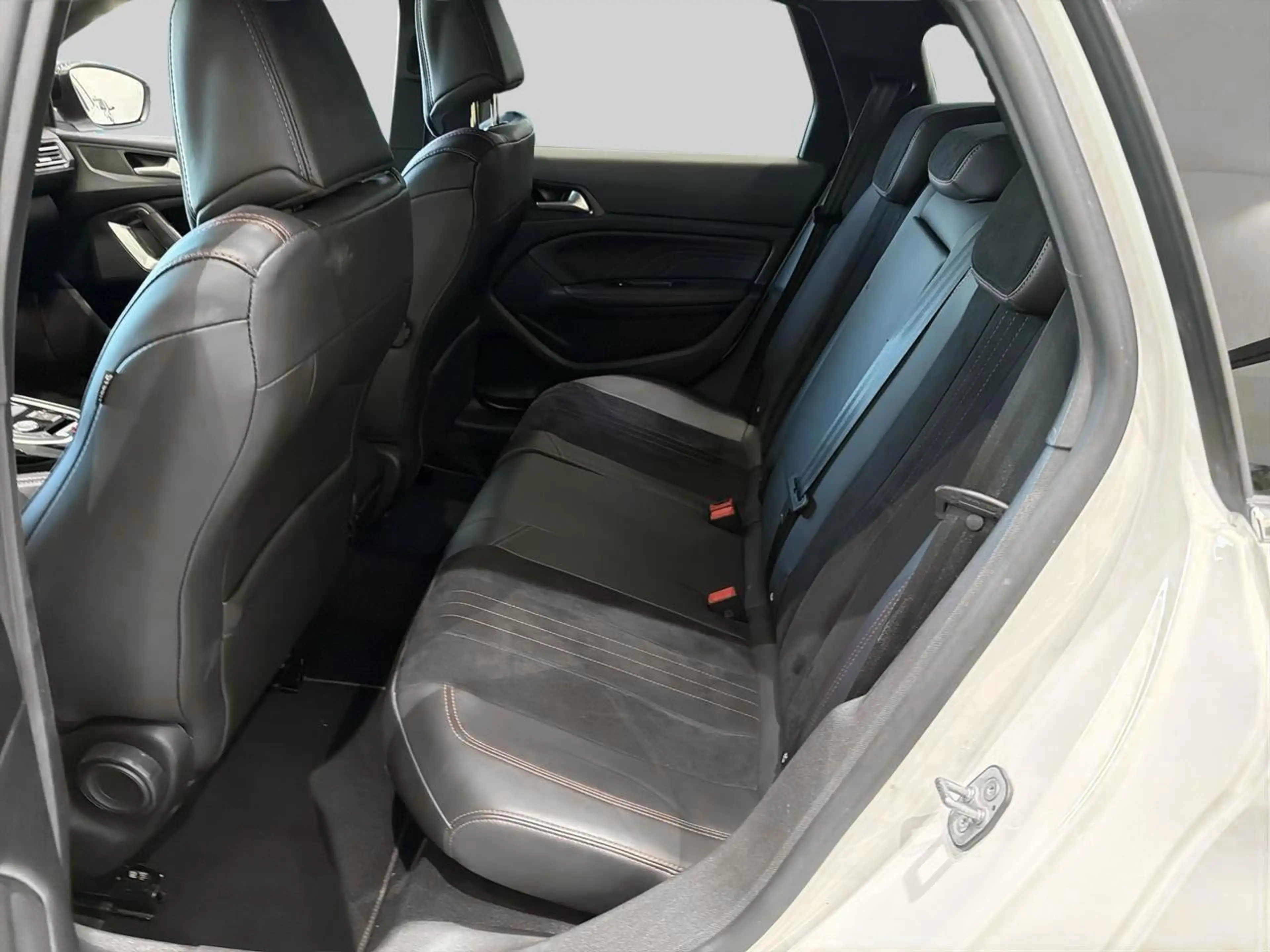 Peugeot 308 1.2 PureTech 96kW s/s Aut. GT Line — photo 14