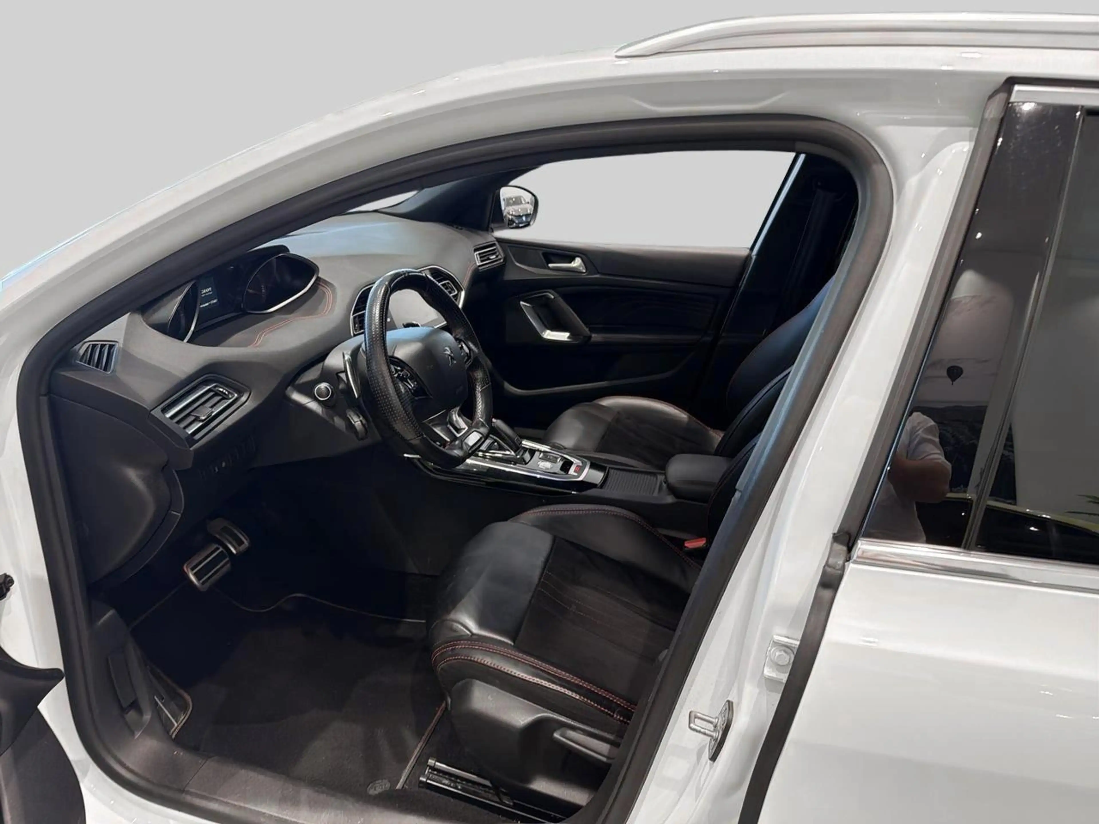 Peugeot 308 1.2 PureTech 96kW s/s Aut. GT Line — photo 8