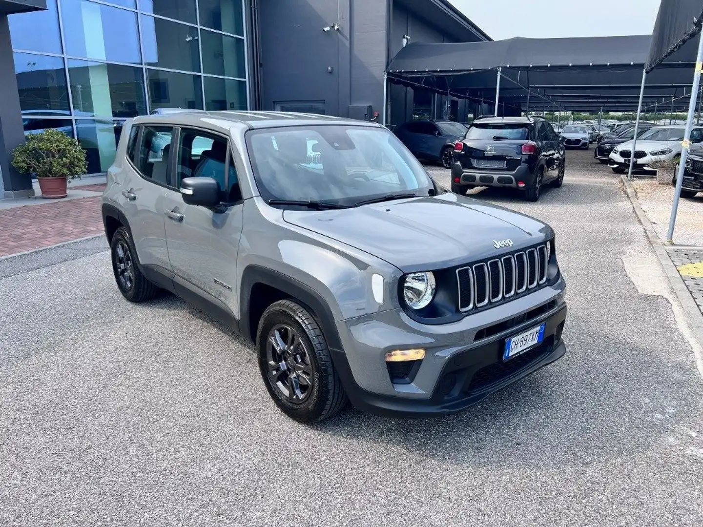 Jeep Renegade 1.6 Mjt 130 CV Longitude Grijs - 2