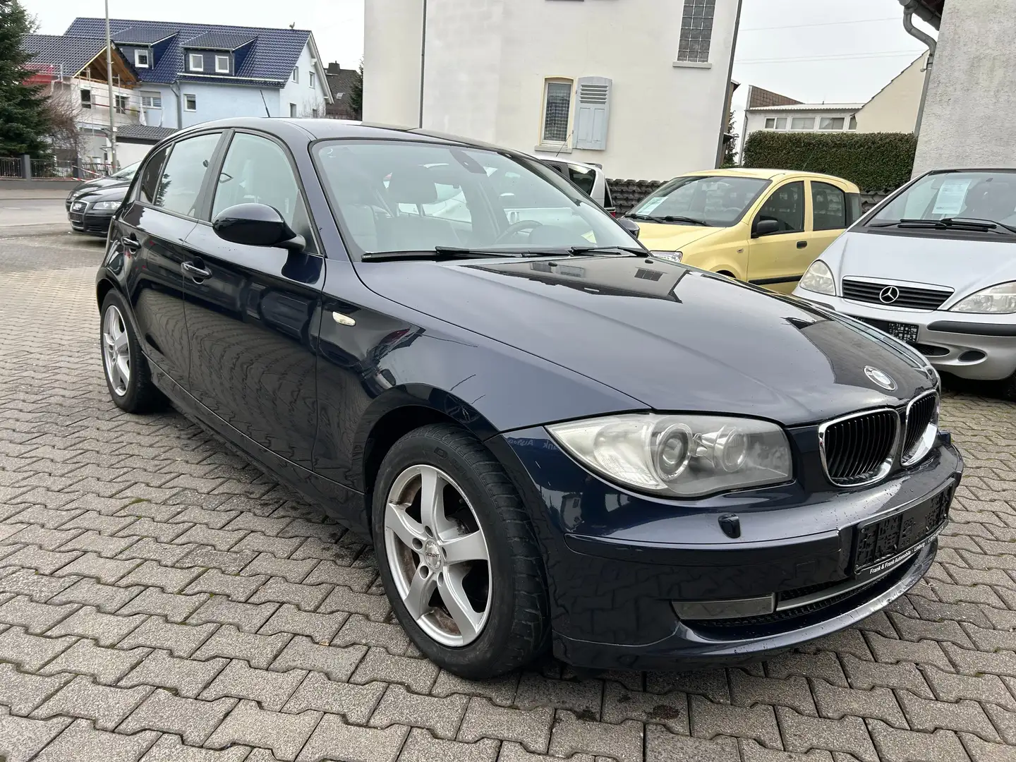 BMW 120 120i, Scheckheft, Tüv 10/25, Navi, Xenon Blau - 2