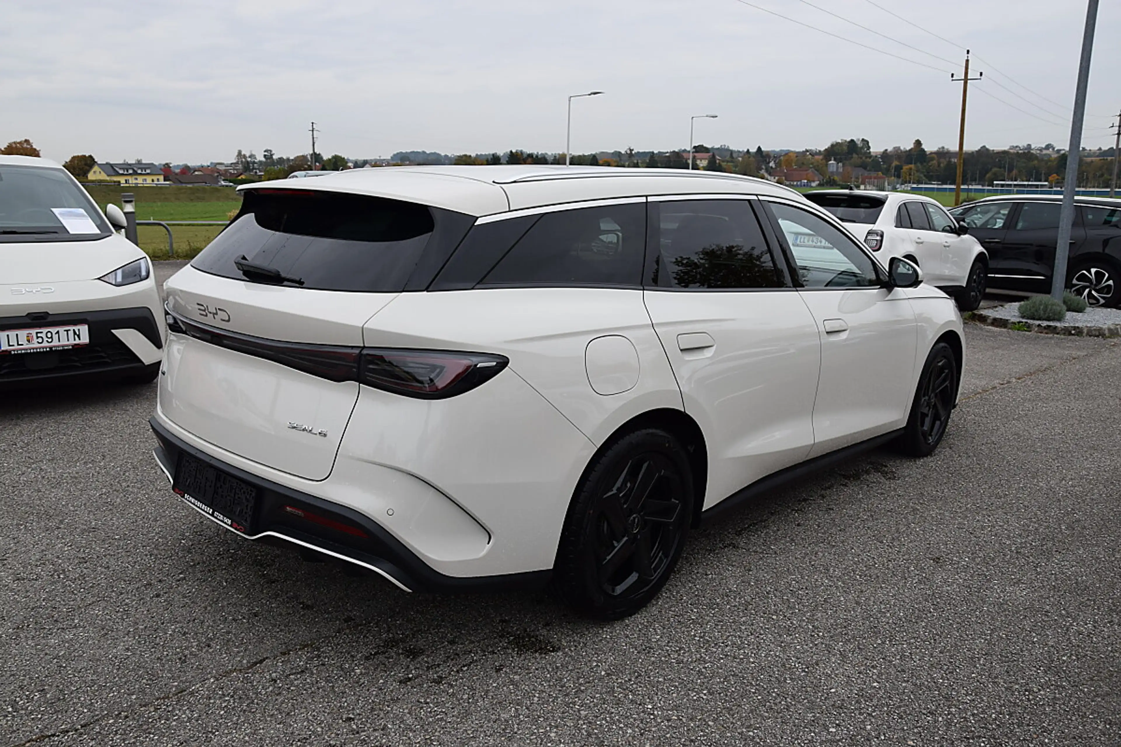BYD Seal 6 DM-i Touring PHEV 19kWh Comfort Österreich Paket — photo 3