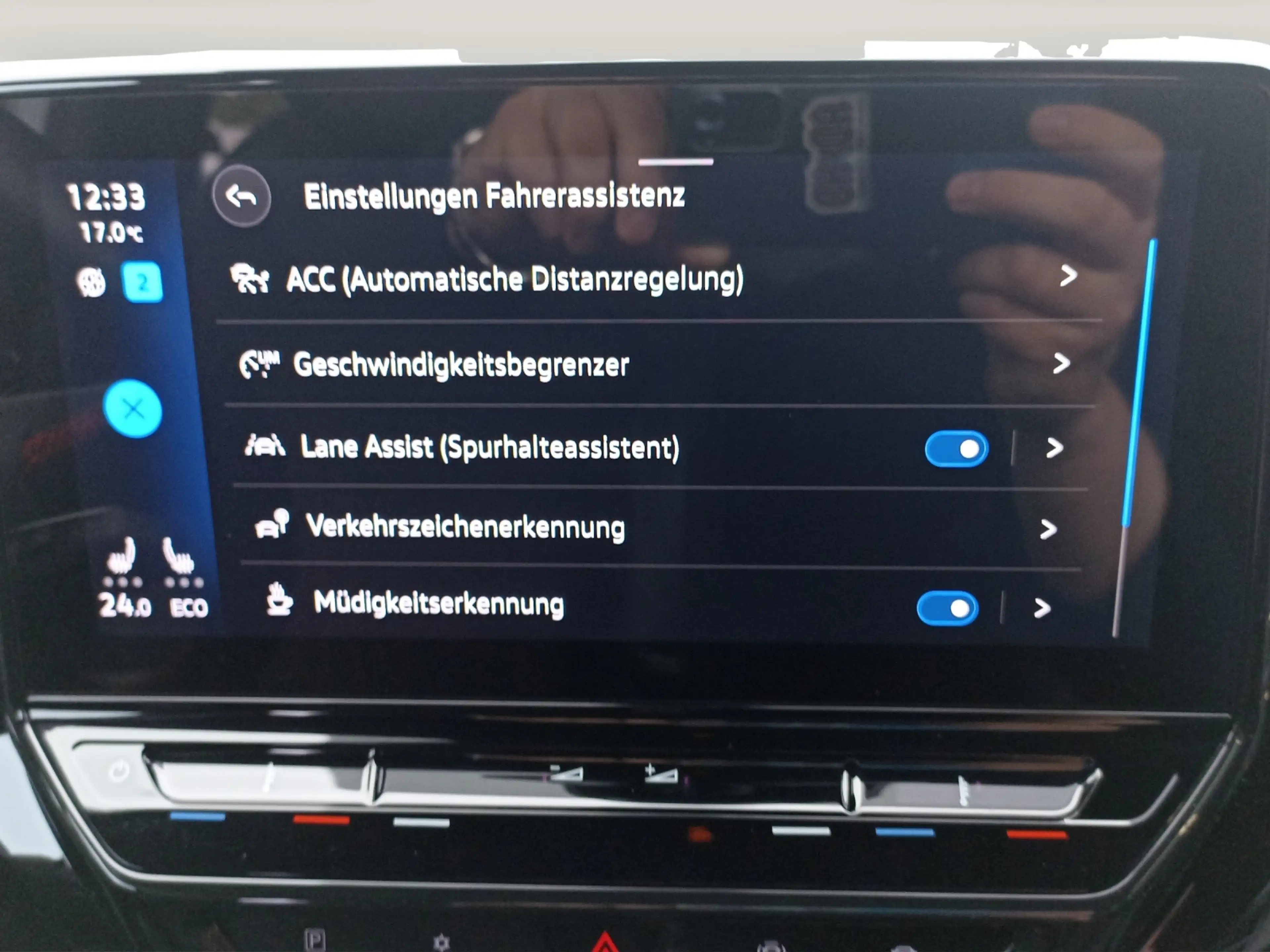 Volkswagen ID.4 GTX mit Infotainment-Paket 4Motion  AHK+MATRIX-LED — photo 13